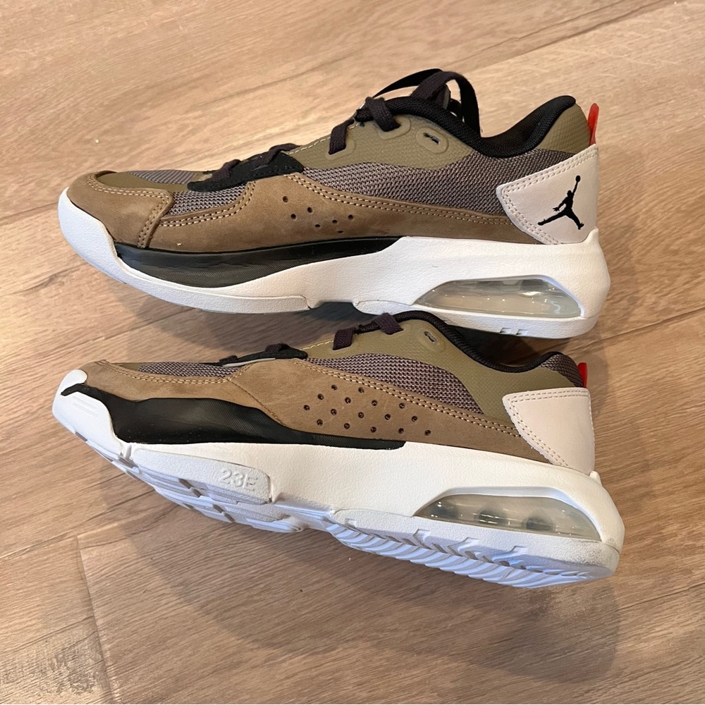 Jordan Air 200E Sneaker Shoes Olive/Red New Size US 7 - EU 38